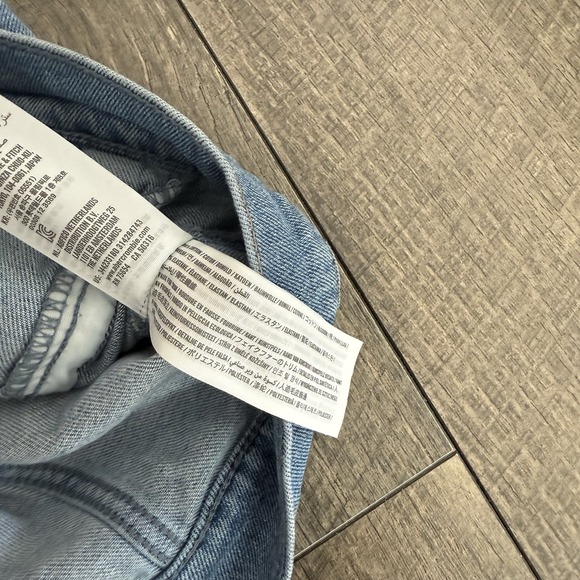 Y2K Hollister Jean Jacket Light Wash Blue Denim Embroidered Buttons Womens Small - Picture 6 of 7